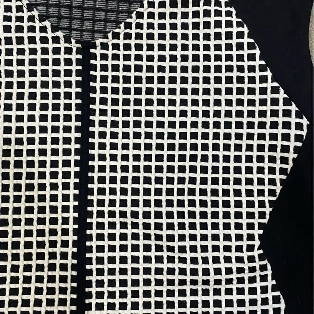 Liz Claiborne Black and White Checked Print knit blouse size 2x